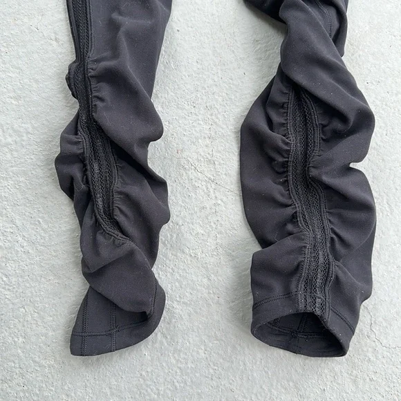 Ivivva Girls Black Capri Scrunched Leggings Size 12 - Picture 6 of 8